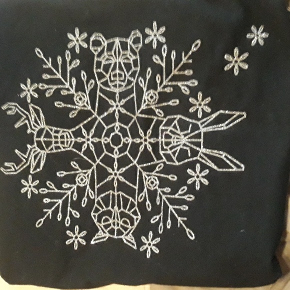 Cat and Jack long sleeved silver snowflake shirt - Picture 3 of 4